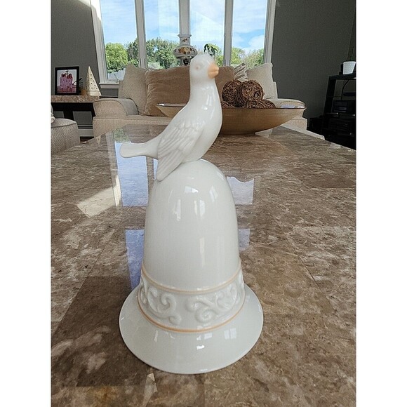 Avon 1981 Tapestry Collection White Porcelin 5" Dove Bell - Picture 1 of 4